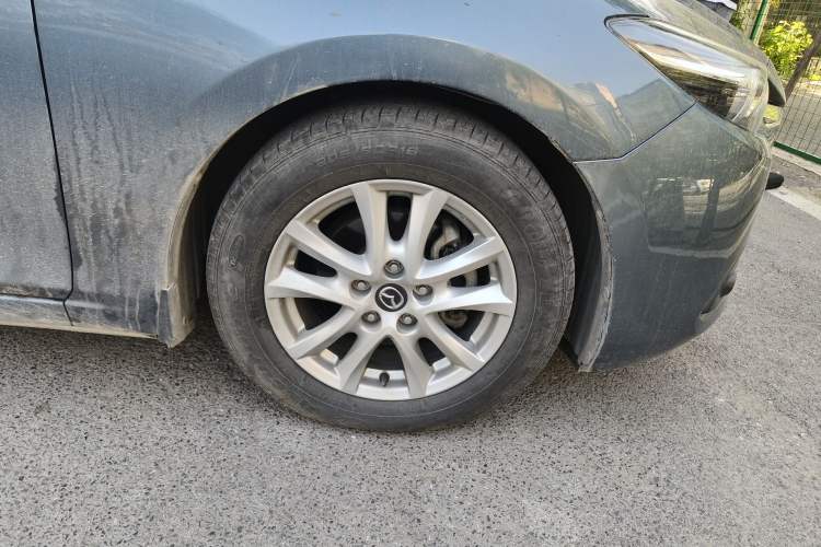 Used Mazda 3 Axela 2017 Sedan 1.5L Automatic Luxury Model Emission Standard China V Right Front Wheel Hub