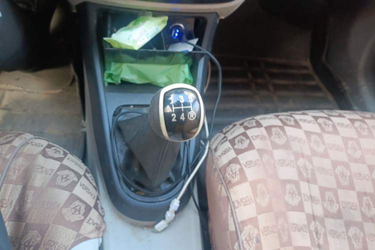 Used FAW Xiali N5 2014 1.3L Manual Standard Edition Gear Lever