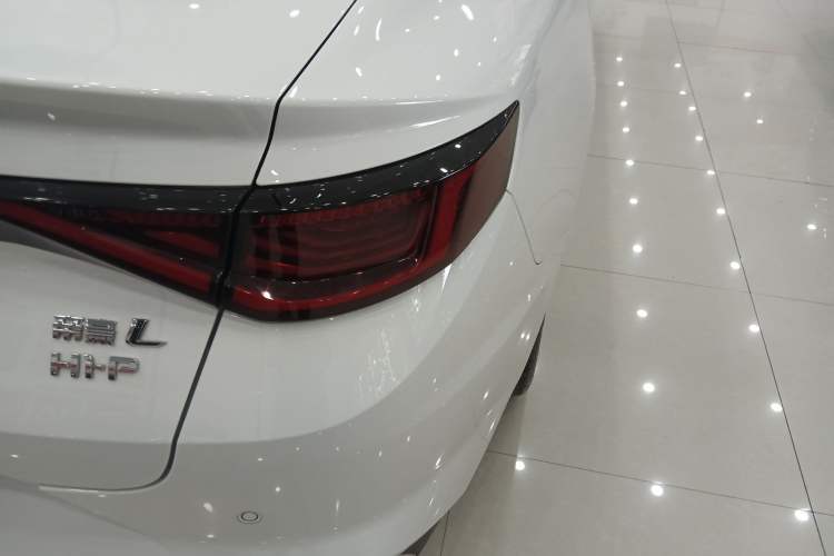 Used Geely Auto Emgrand L HiP 2024 Champion Edition 1.5TD-DHT Pro 100KM Excellence Model
