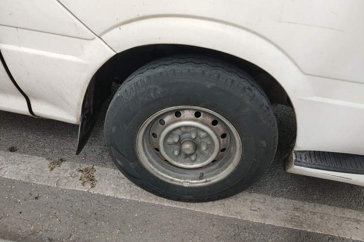 Used Foton Scenic 2014 2.0L Express Standard Long-Wheelbase Low-Roof Version 491EQ4A
