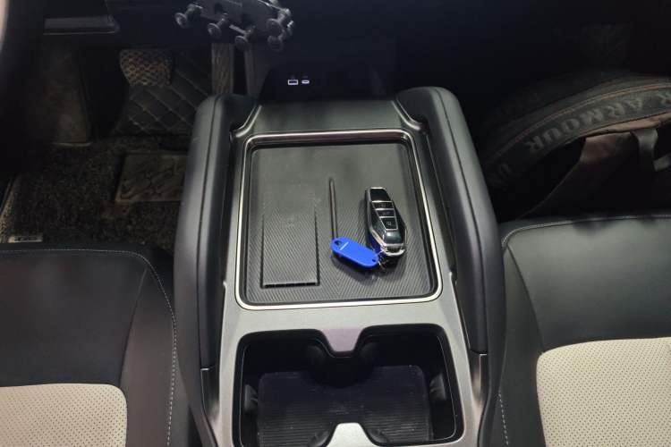 Used iCAR 03T 2024 520km Two-Wheel Drive Long-Range Version Gear Lever