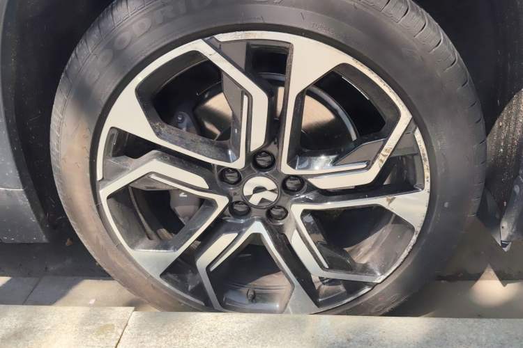 Used Nio ES8 2020 580 km Range Signature Edition Six-Seater Version Right Front Wheel Hub