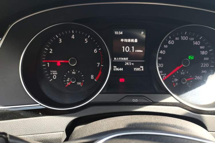 Used Volkswagen Magotan 2019 330TSI DSG Leading Model China VI Standard Odometer Close Up