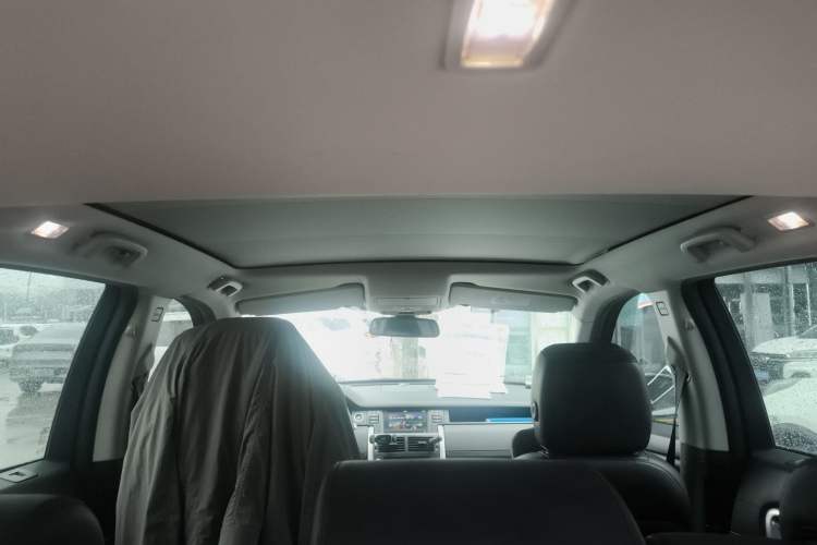 Used Land Rover Discovery Sport 2018 240 PS HSE Version Headliner