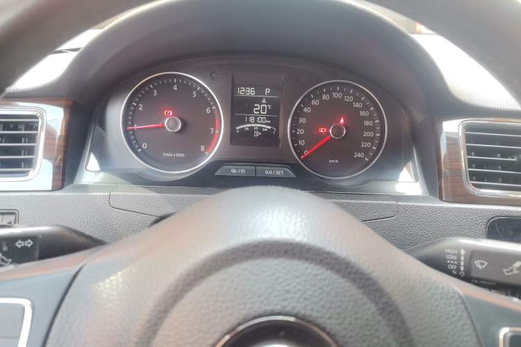 Used Volkswagen Santana 2015 1.6L Automatic Luxury Edition Instrument Cluster