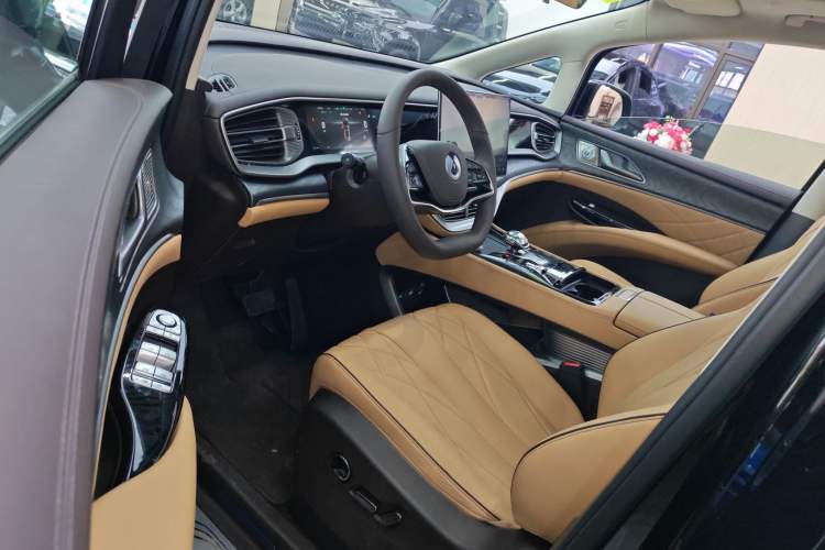 Used Denza D9 2024 DM-i 970 Luxury Model