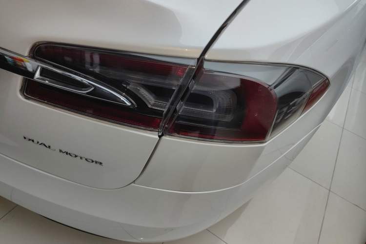 Used Tesla Model S 2019 Long-Range Version

