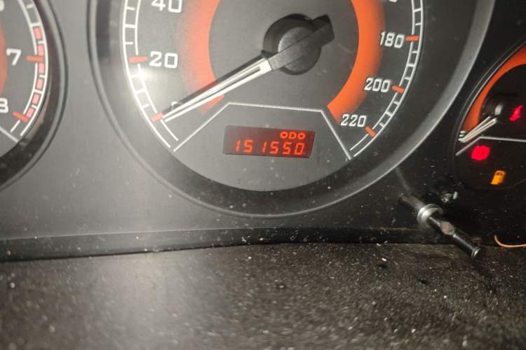 Used Soueast V3 Lingyue 2014 1.5L Manual Entry-Level Version Odometer Close Up