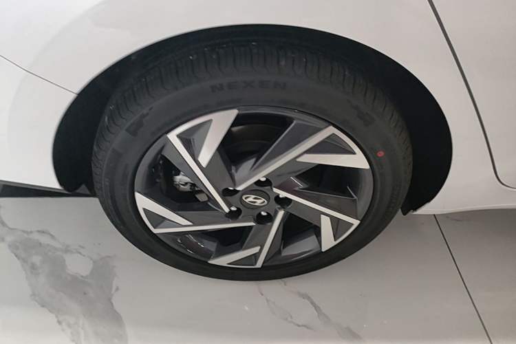 Used Hyundai Elantra 2023 1.5L CVT LUX Prestige Edition
