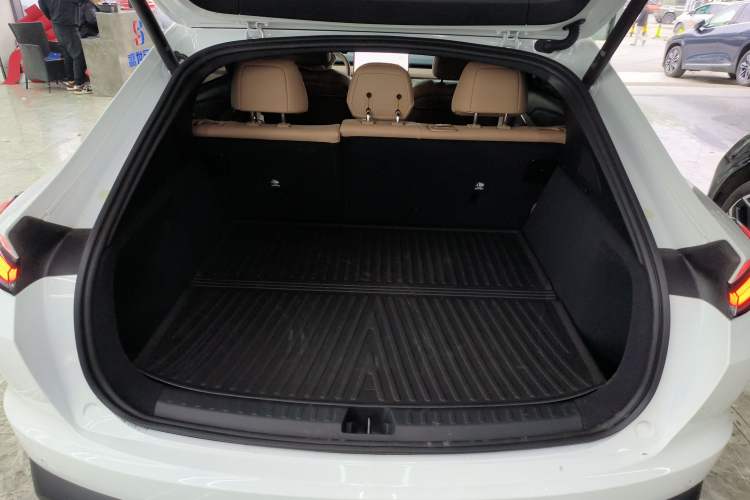 Used ONVO L60 2025 Model—60 kWh Rear-Wheel-Drive Version Trunk