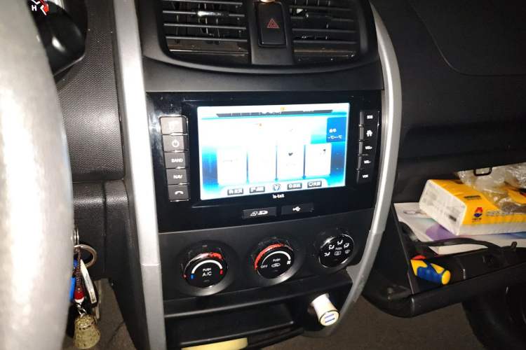 Used CHANGAN CX20 2014 1.4L IMT Sunroof Navigation Version China IV Standard