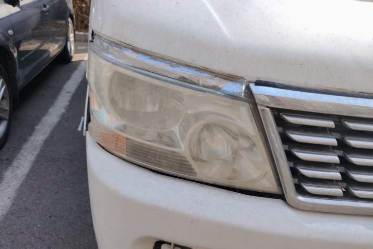 Used Jinbei Hiace 2011 2.0L 5th Generation Kuaiyunwang Luxury Edition 4G19 Right Front Headlight