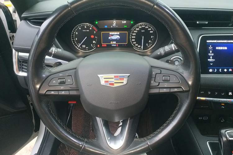 Used Cadillac XT4 2018 28T Two-Wheel Drive Tech Version Steering Wheel