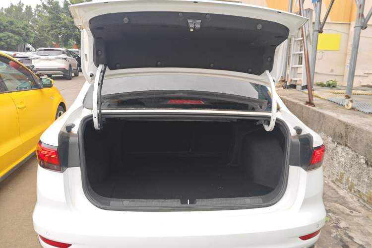 Used Geely Auto Emgrand 2022 4th Generation 1.5L CVT Flagship Model Trunk