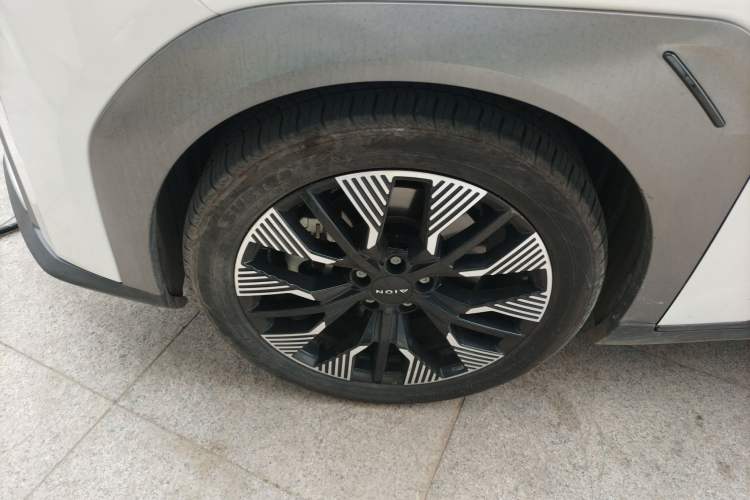 Used AION Y 2022 70 Tech Edition Lithium Iron Phosphate Exterior 4