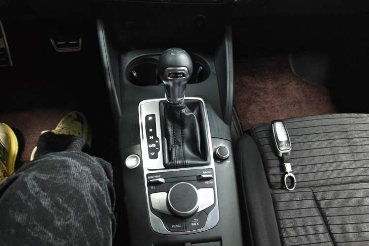 Used Audi A3 2020 Limousine 35 TFSI Sporty Version China VI Gear Lever