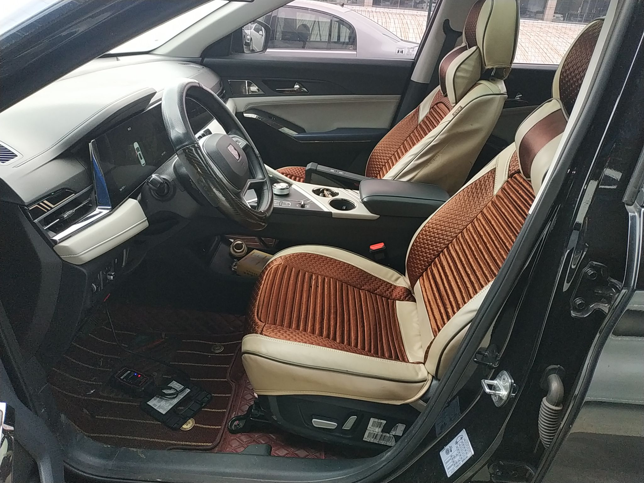 المقاعد الأمامية داخل السيارة