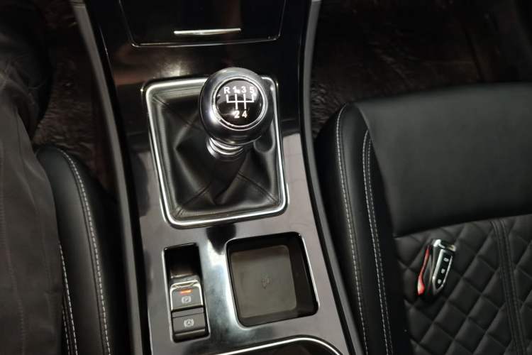 Used Zotye Z500 2016 1.5T Manual Luxury Edition Gear Lever