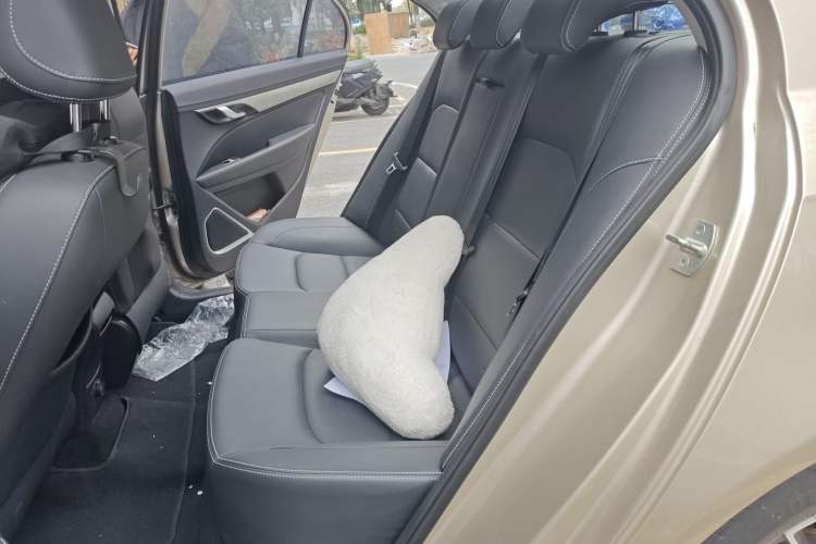 Used Geely Auto Emgrand 2019 Leading Edition 1.5L CVT Luxury Model China V Standard
