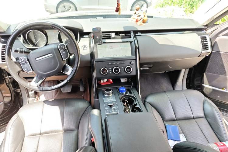 Used Land Rover Discovery 2018 3.0 SC V6 SE Center Console