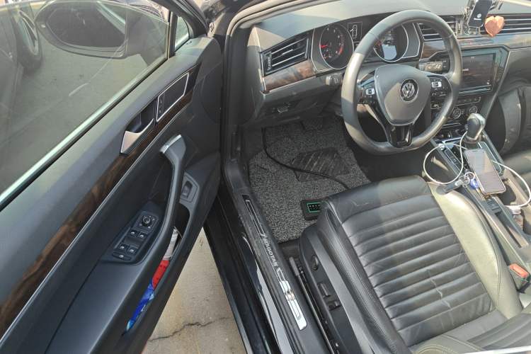 Used Volkswagen Magotan 2019 330TSI DSG Luxury Model China V Standard Driver Seat