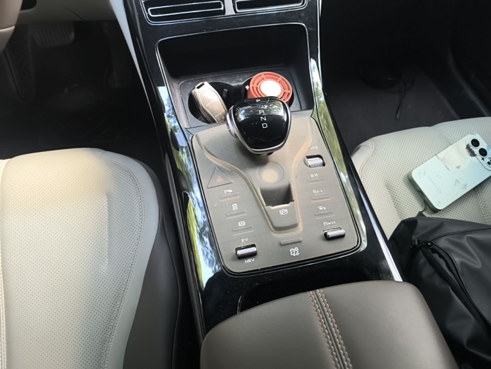 BYD Qin PLUS 2024 HONOR Edition DM-i 55KM Leading Model — снимка 16