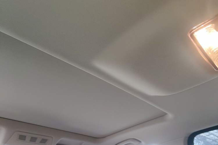 Used BMW 5 Series 2014 528Li Leading Model
