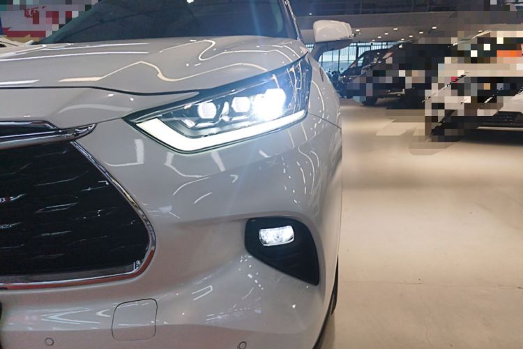 Used Toyota Highlander 2023 2.5L Smart Electric Hybrid Dual-Motor All-Wheel-Drive Supreme Edition – 7 Seats Left Front Headlight