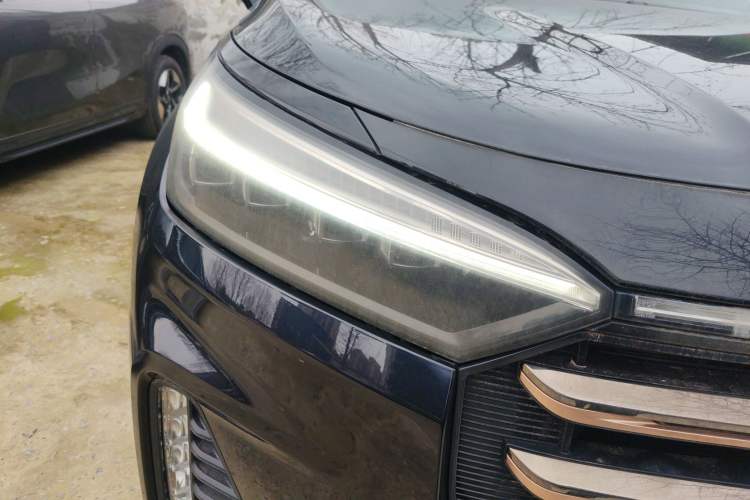 Used EXEED Lanyue 2021 400T Four-Wheel Drive Starlight Pro Edition 7 Seats Right Front Headlight