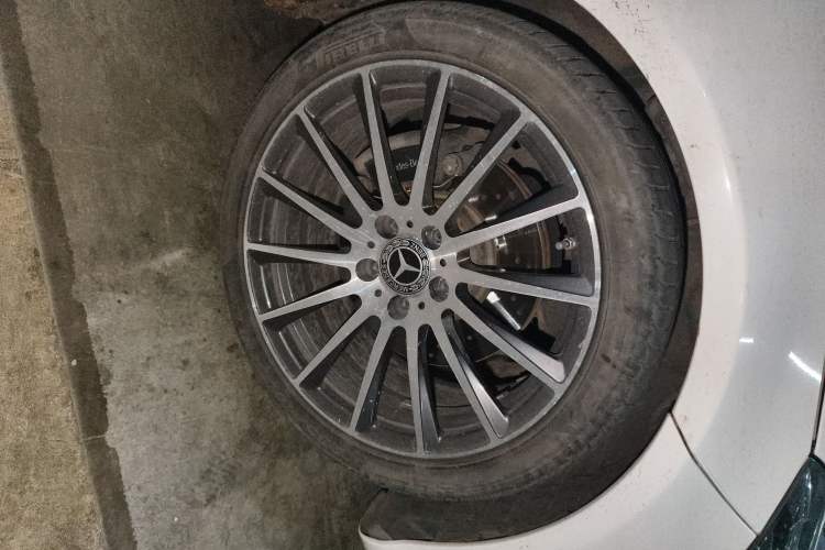 Used Mercedes-Benz E-Class 2014 E 260 Coupe Right Front Wheel Hub