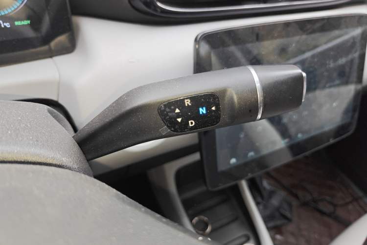 Used Leapmotor T03 2022 Crystal Edition Gear Lever