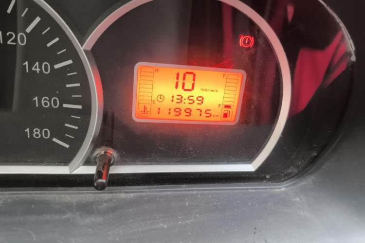 Used BAIC Weiwang 306 2011 1.3L base model 7 seats
