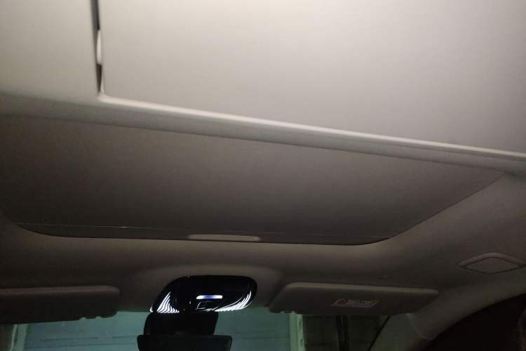 Used VOYAH Dream 2025 PHEV Four-Wheel Drive Prestige Kunpeng Edition Headliner