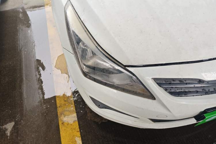 Used Hyundai Verna (older generation) 2014 1.4L Automatic Fashion GS Model Right Front Headlight