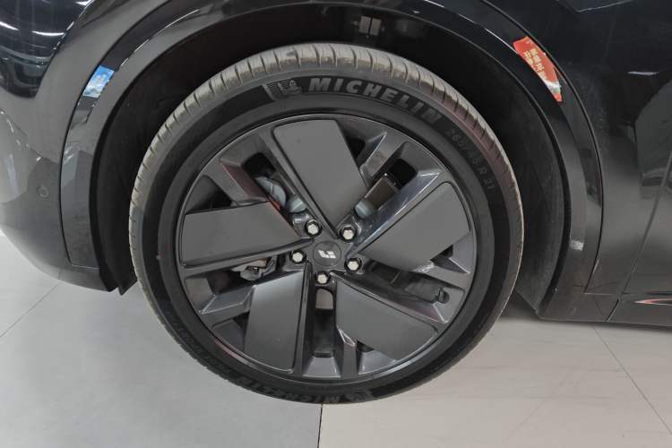 Used Li Auto L8 2025 Max Smart Refresh Edition
