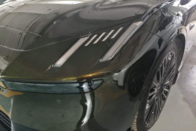 Used Lynk & Co Lynk & Co 10 EM-P 2025 Model 240 All-Wheel Drive Ultra—Sport Edition