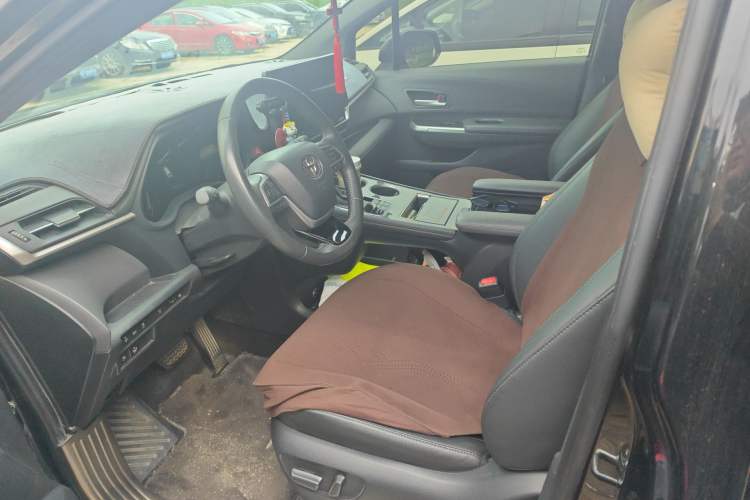 Used Toyota SIENNA 2023 2.5L Hybrid Deluxe Edition Left Front Seat