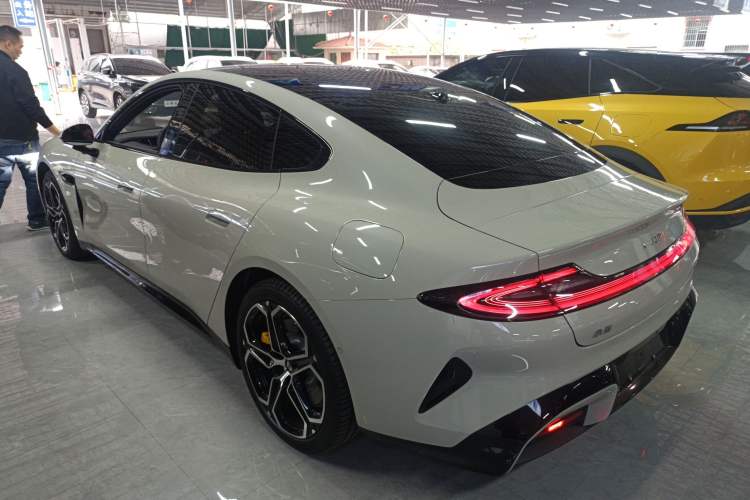 Used Xiaomi Auto SU7 2024 Rear-Drive Long-Range Intelligent Driving Version
