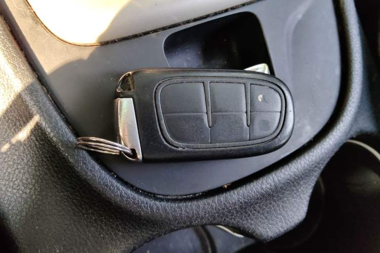 Used Jeep Cherokee 2016 2.0L Superior Edition Vehicle Key