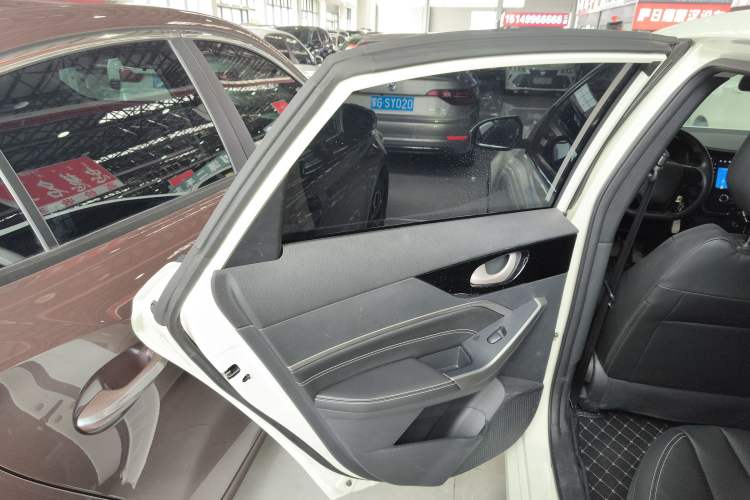 Used Venucia D60 2023 PLUS 1.6L XE CVT Trendy Edition