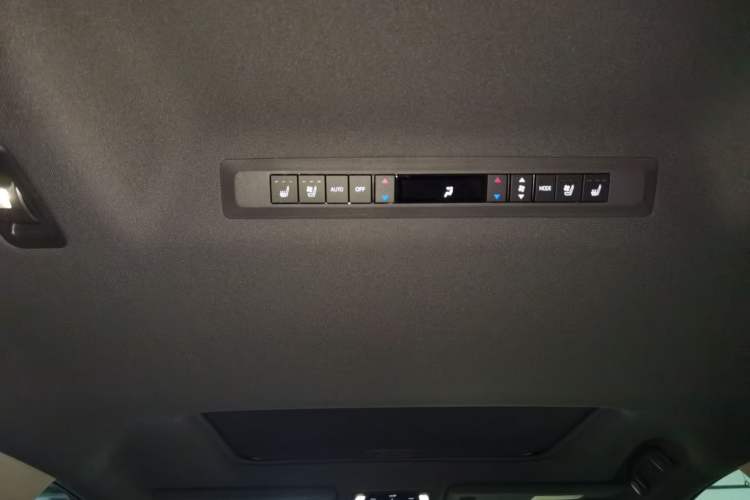 Used Toyota SIENNA 2026 Model 2.5L Dual-Engine Four-Wheel-Drive Premium Edition