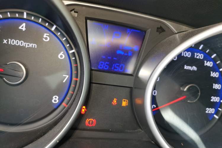 Used Hyundai ix35 2013 2.0L Automatic Two-Wheel Drive Smart GLS China V Standard Odometer Close Up