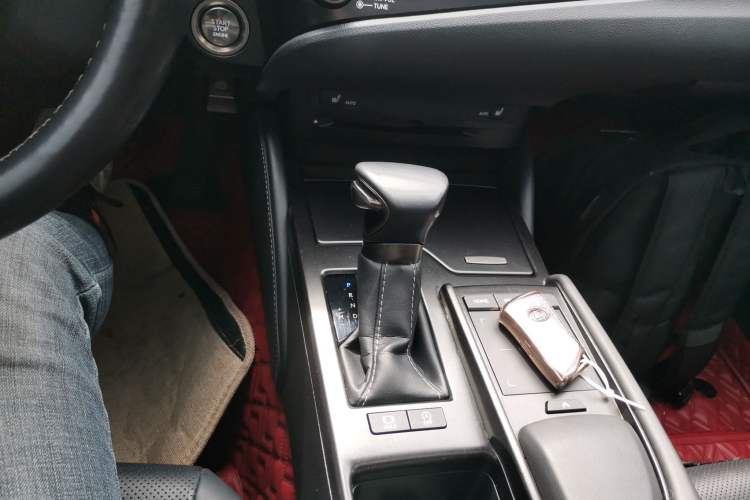 Used Lexus ES 2020 200 Excellence Edition
