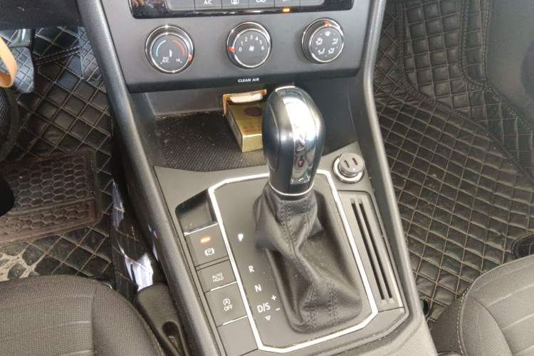 Used Volkswagen Lavida 2019 1.5L Automatic Vision Edition China VI Standard Gear Lever