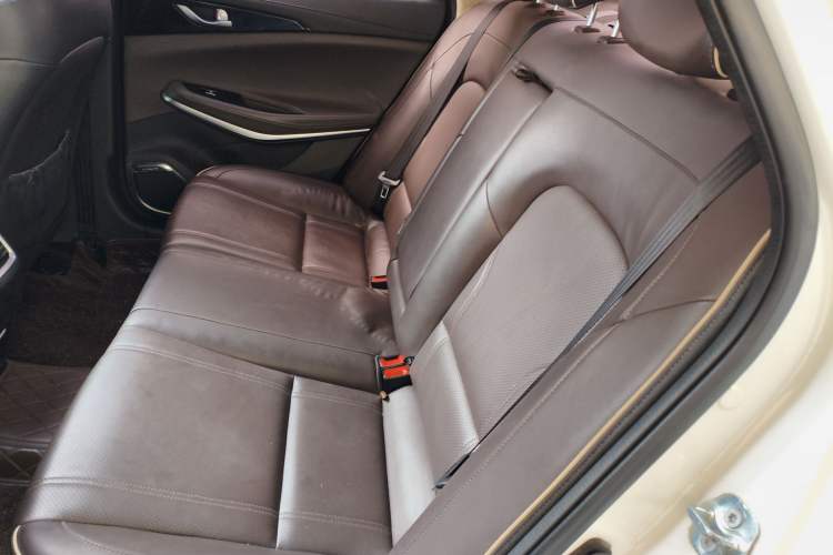 Used CHANGAN Raeton CC 2018 1.5T Automatic Haoya Model Guangmang Edition China V Standard
