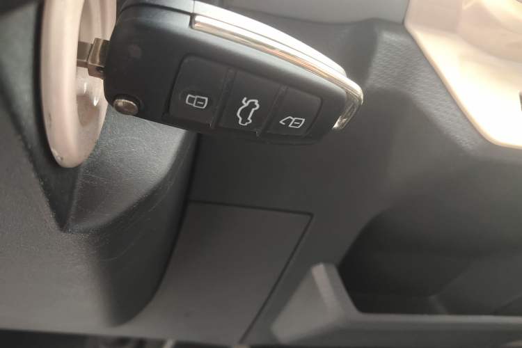 Used Chery QQ Ice Cream 2022 170km Sundae Phosphate Lithium-Ion
