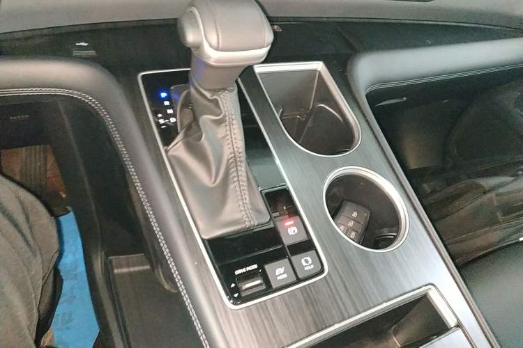 Used Toyota Granvia 2026 Model 2.5L Hybrid Prestige PLUS Edition Gear Lever