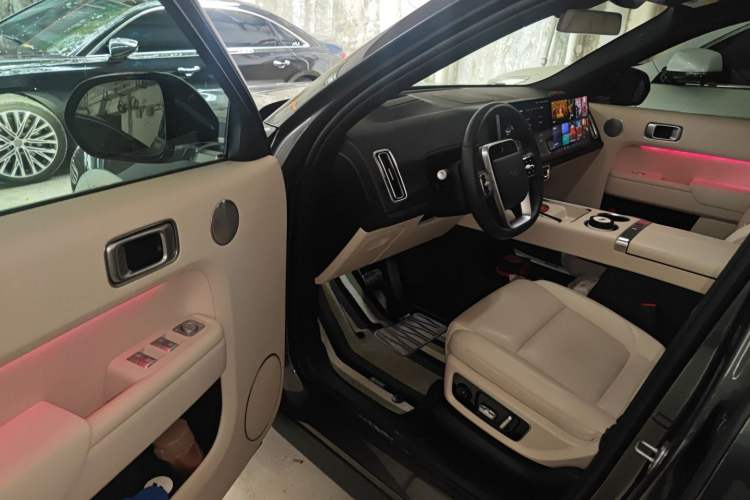 Used Li Auto L8 2023 Pro Model
