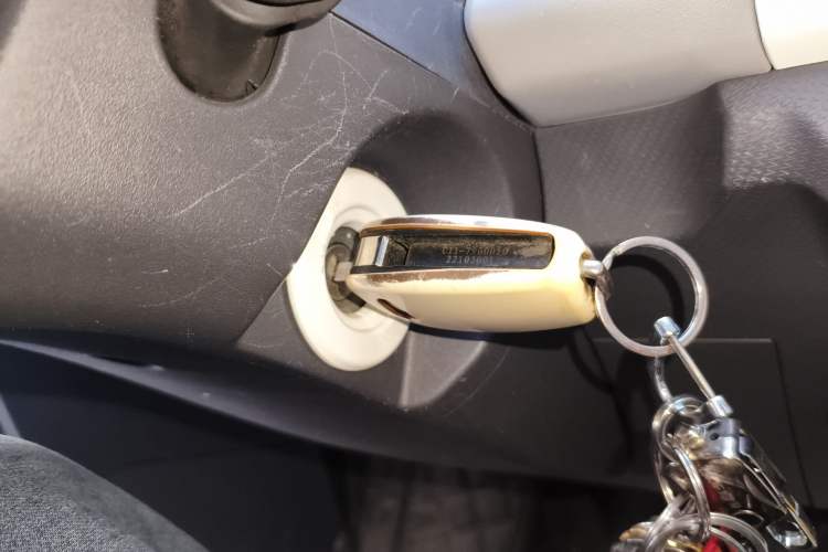 Used Chery QQ Ice Cream 2022 170km Sundae Phosphate Lithium-Ion Vehicle Key