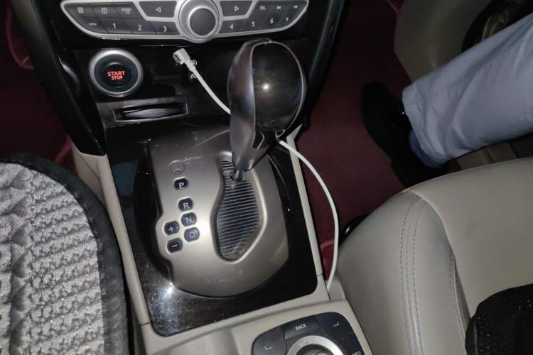 Used Renault Koleos 2013 2.5L Two-Wheel Drive Comfort Edition Gear Lever